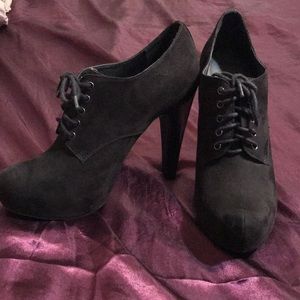 SUEDE ANKLE BOOTIES - super cute!